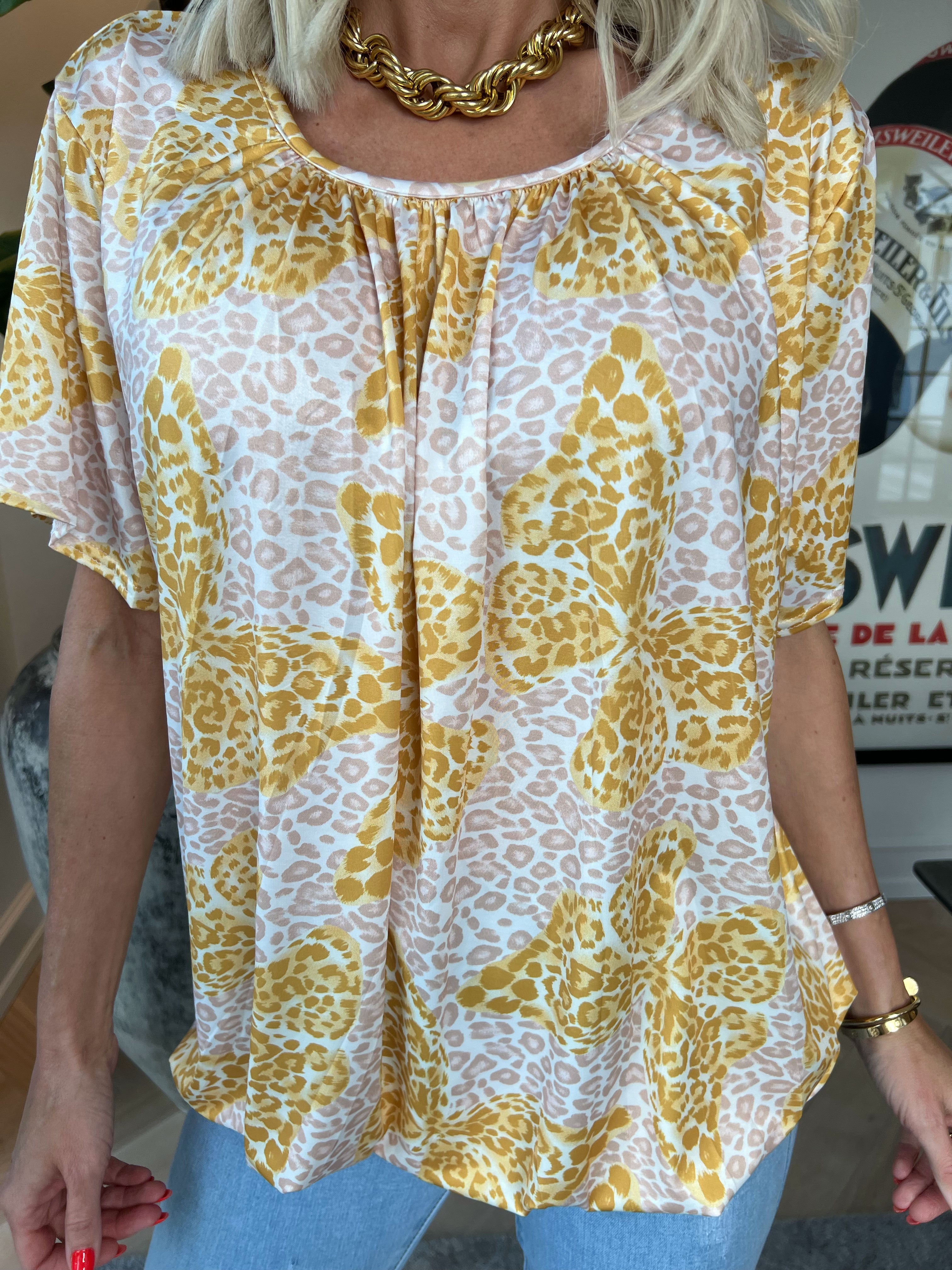 Miracle Butterfly - T-shirt med leopardprint, sommerfugl og elastik i bunden for et loose look